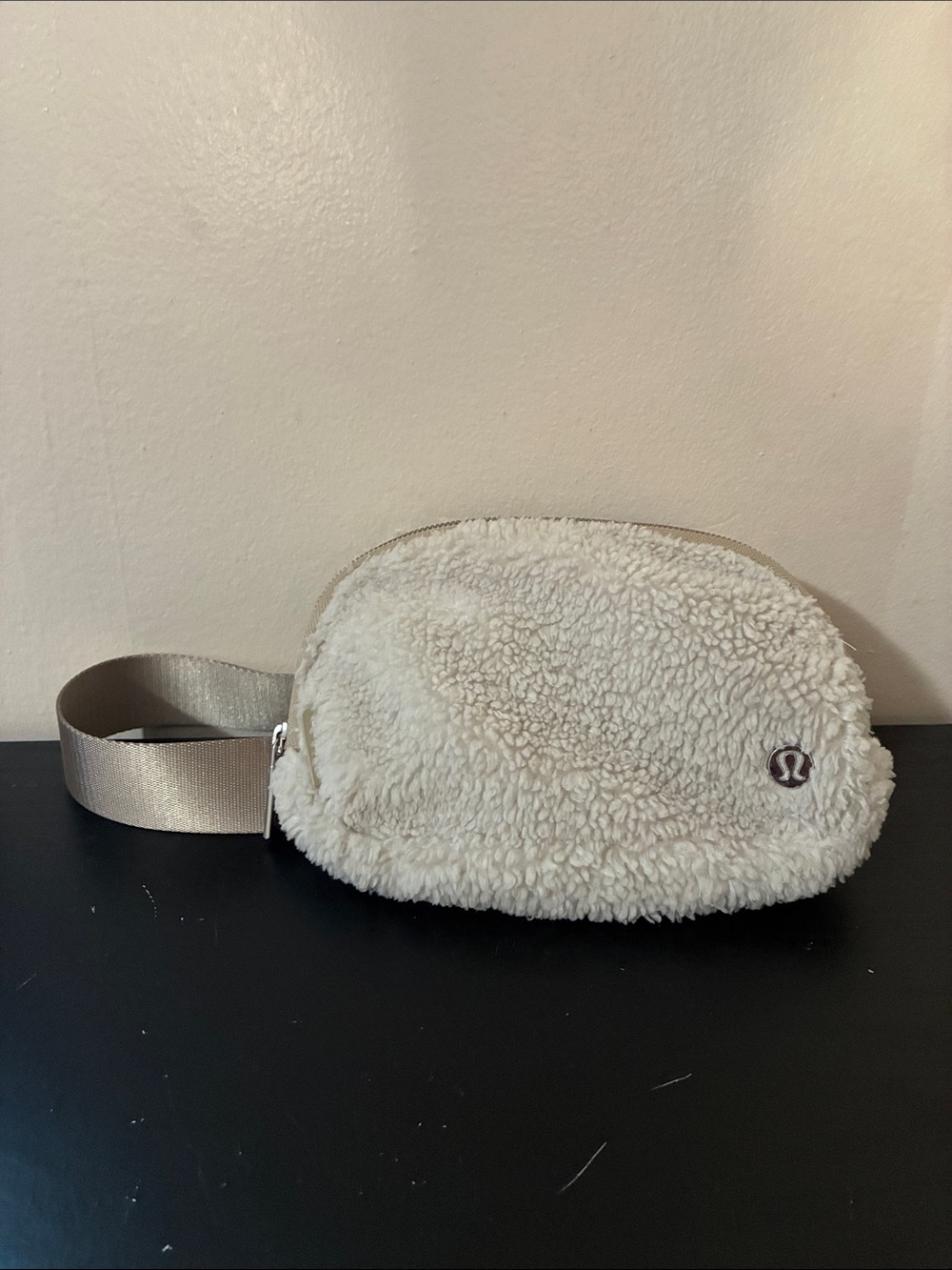 Lululemon Everywhere Sherpa Fleece Belt Bag size OS good condition